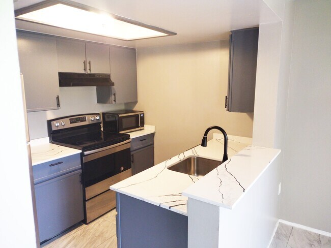 Foto del edificio - 3250 Coral Lake Ln