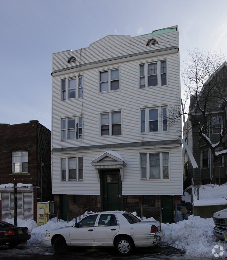 Building Photo - 135 Carteret Ave