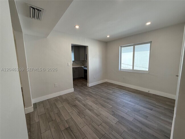 Foto del edificio - 837 SE 12th St