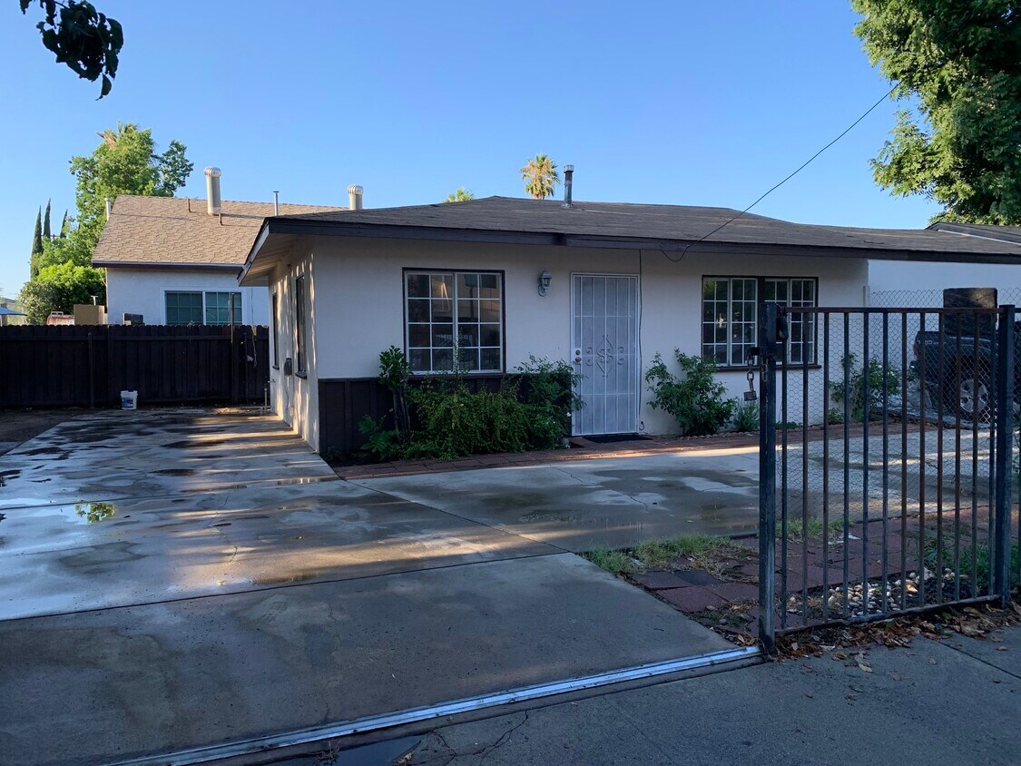 Primary Photo - 7403 Eton Ave
