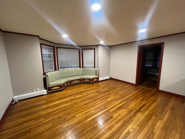 Foto del edificio - 28 Gould Ave