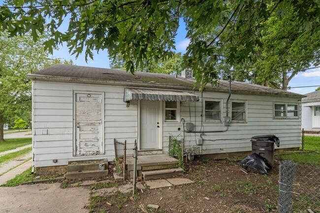 Building Photo - COMING SOON! 3 BEDROOM HOME!