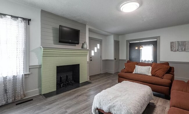 Foto del edificio - 305 S Meade St