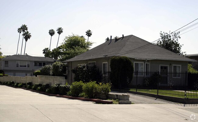 Foto del edificio - 58 Harkness Ave