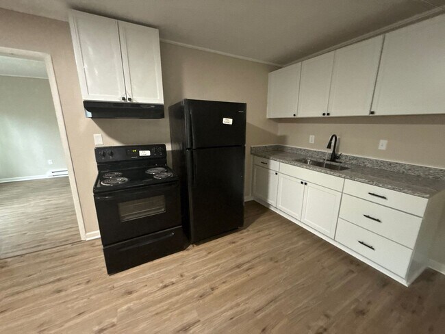 Foto del edificio - Freshly Renovated 3-Bedroom Home – Quality...