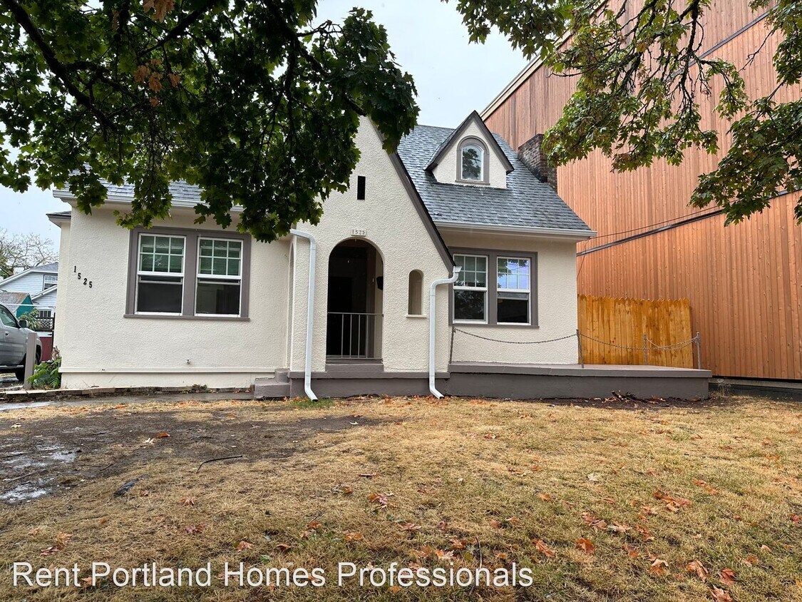 Primary Photo - 3 br, 1.5 bath House - 1525 N Rosa Parks Way
