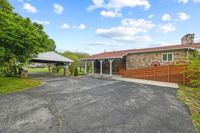 Building Photo - 258 Idlewild Dr