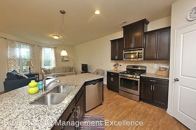 Building Photo - 3 br, 2.5 bath House - 1005 Historic Circle