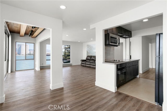 Foto del edificio - 8 Commodore Dr