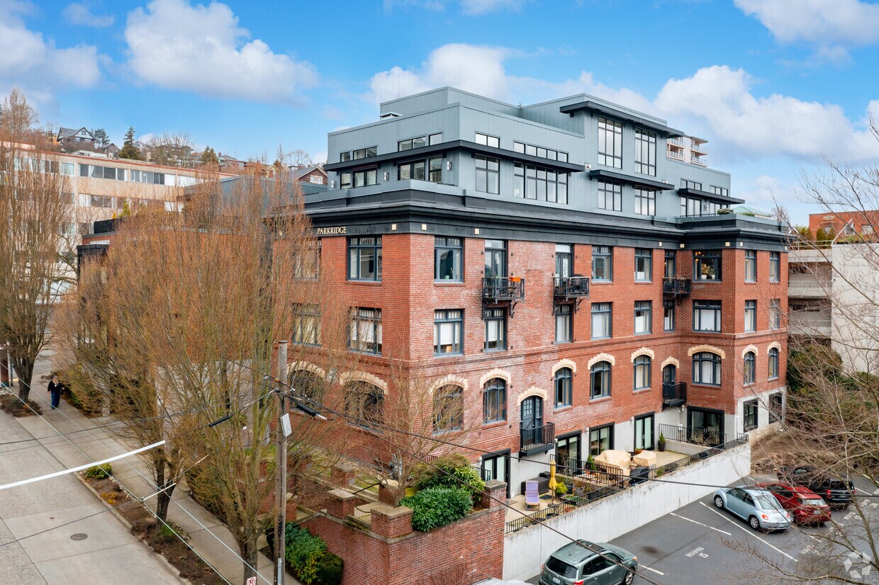 Foto principal - 916 Queen Anne Ave N