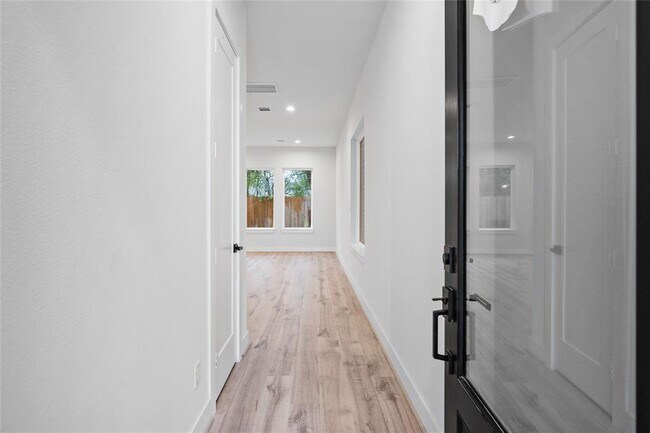Foto del edificio - 6124 De Campo St