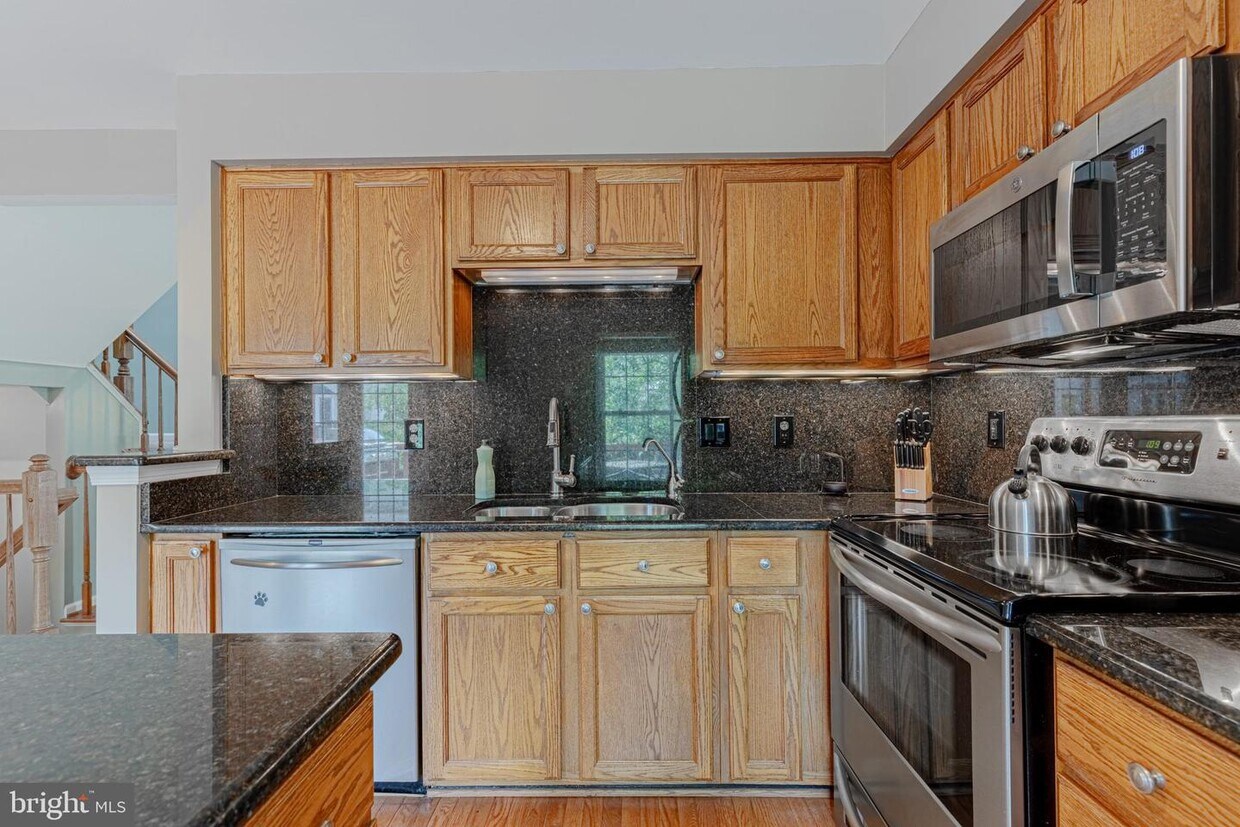 7474 Gadsby Square, Alexandria, VA 22315 Townhome Rentals in