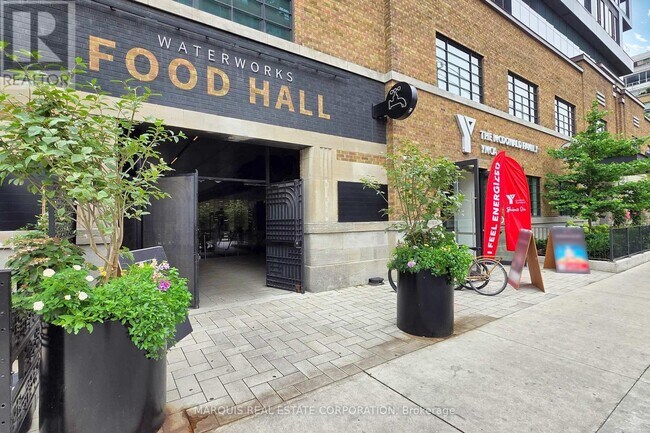 Building Photo - 505 Richmond St W