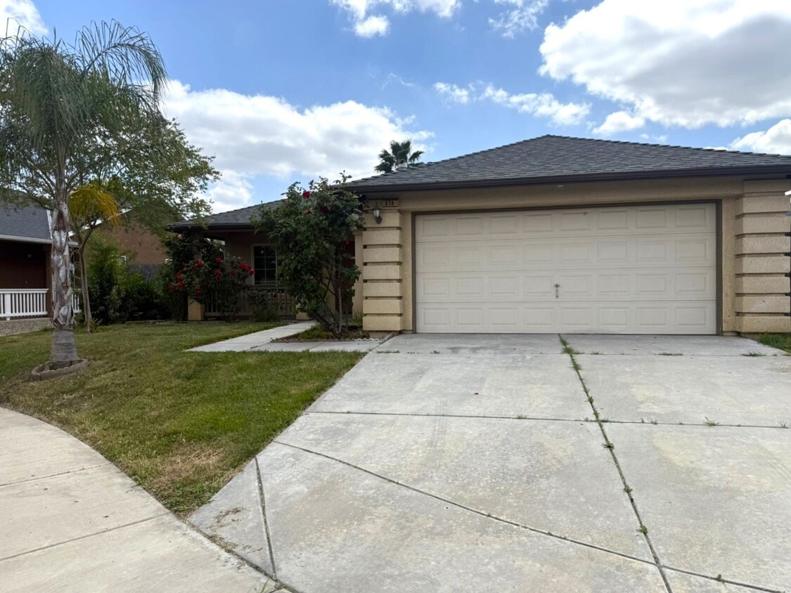 Foto principal - Available Now!!! With fresh paint and new ...