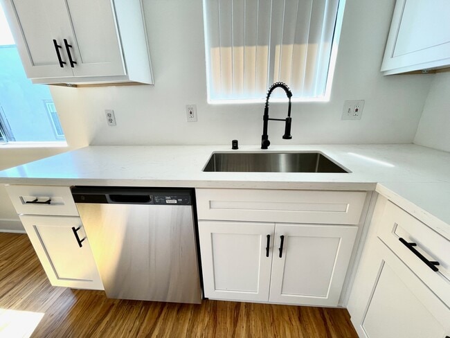 Foto del edificio - 5440 Carlton Way