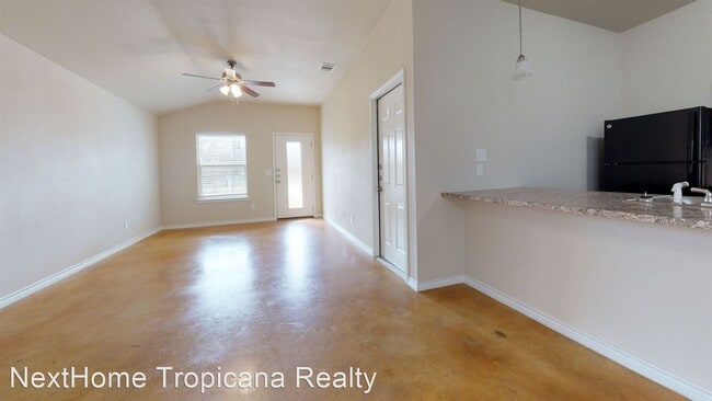 Building Photo - 3 br, 2 bath House - 1421 Tejas Trl #B