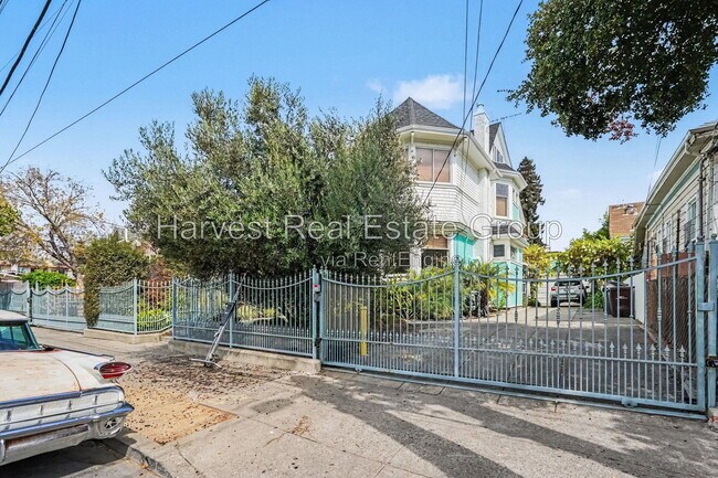 Foto del edificio - 1018 E 17th St