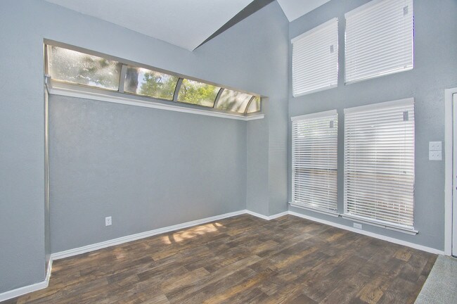 Foto del edificio - Woodbridge Townhomes