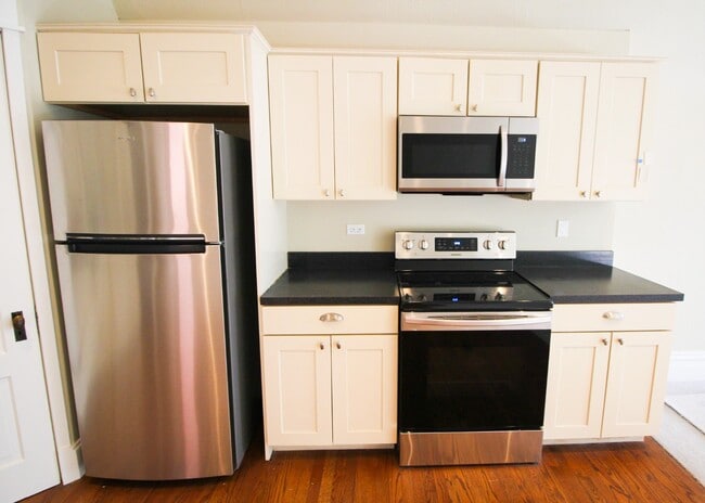 Building Photo - 5139 S Dorchester Ave