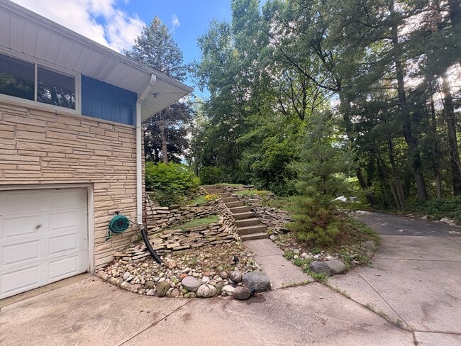 Building Photo - 3580 Slinger Rd