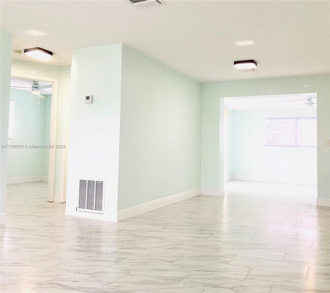 Foto del edificio - 3808 Gull Rd