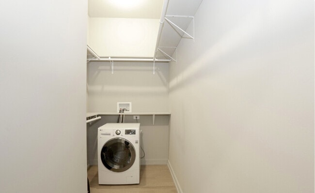 Building Photo - 810 N Clark St