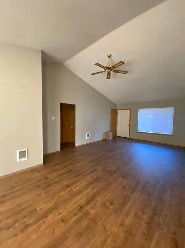 Building Photo - 1006Spey