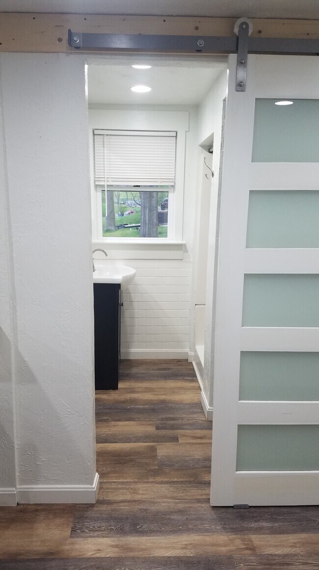Bathroom - 1048 Logan Rd
