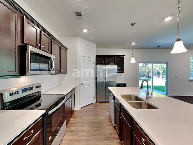 Foto del edificio - 2072 Windsor Park Ave