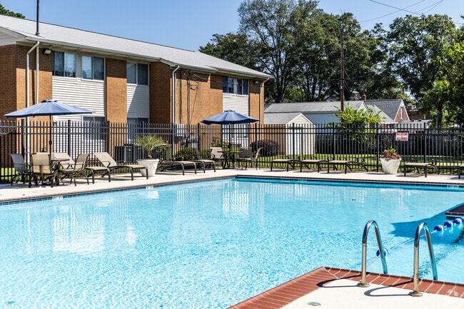 Piscina - Andover Apartments