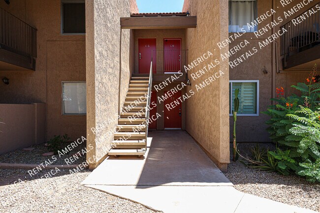 Building Photo - 5525 E Thomas Rd