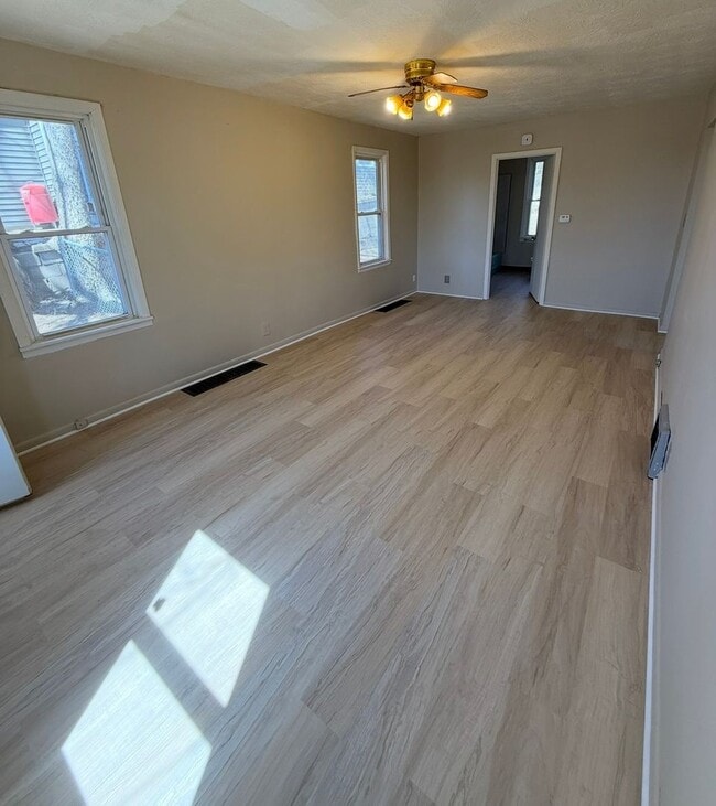 Building Photo - One bedroom house for rent!