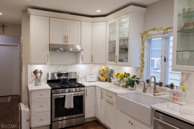 Foto del edificio - 33 Claremont Ave