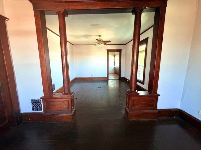 Foto del edificio - 1123 W Belden Ave