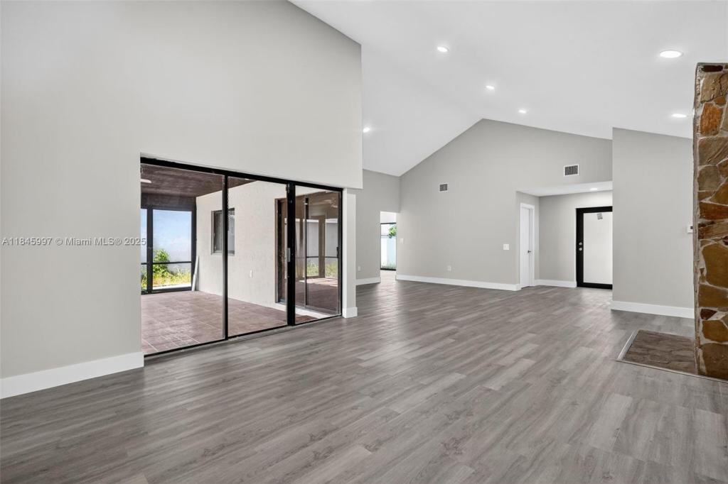 Foto principal - 17329 NW 62nd Ct