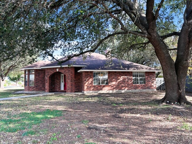 Building Photo - Stately Red-Brick Corner Lot Home in Seguin, TX