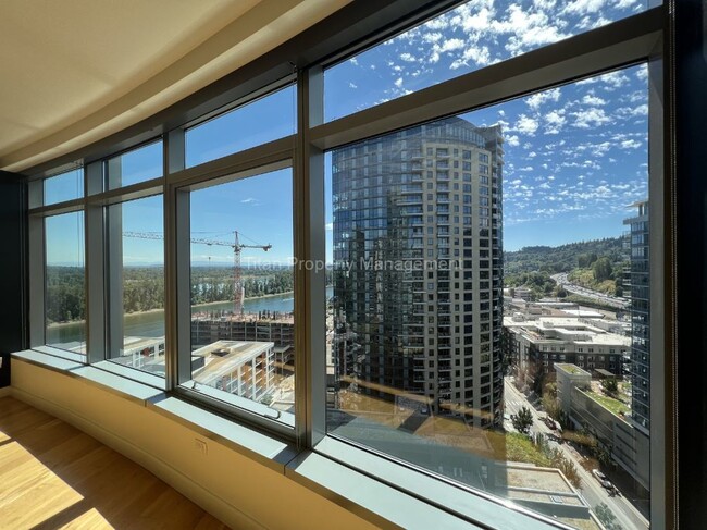 Foto del edificio - Gorgeous studio overlooking the Willamette...