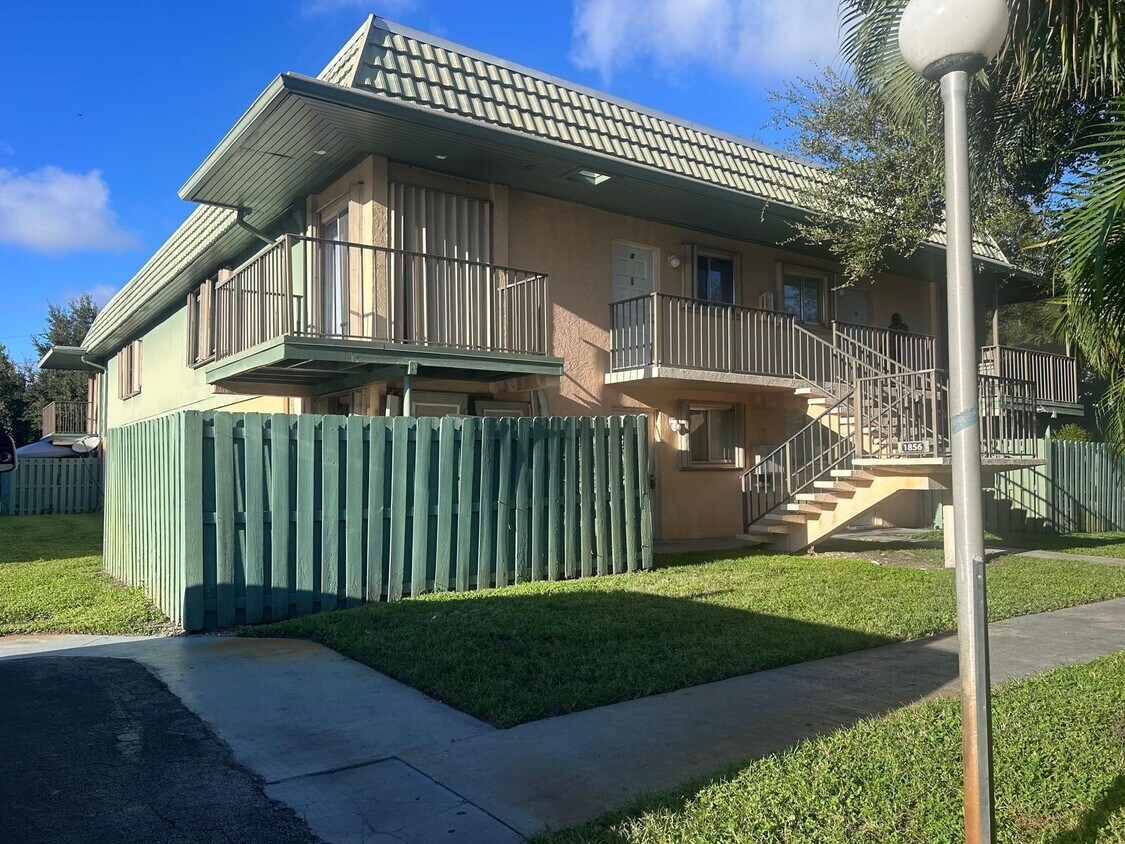 Foto principal - 1856 Fairview Villas Dr