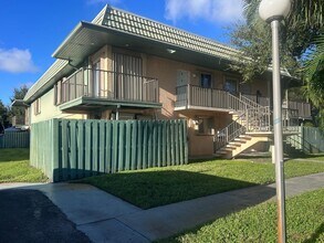 Building Photo - 1856 Fairview Villas Dr