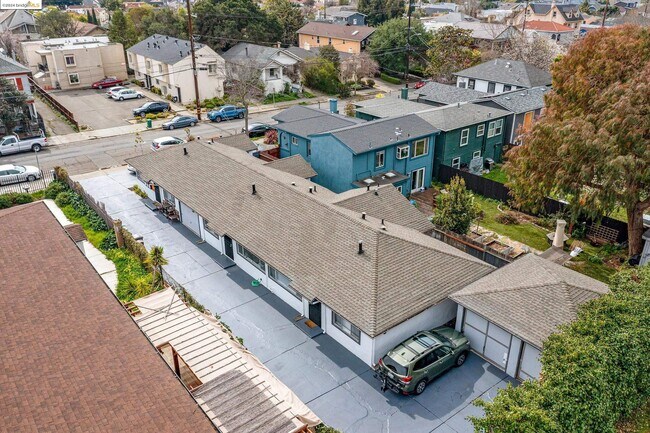 Building Photo - 530 59th St