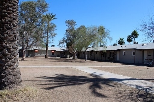 Building Photo - One Bed One Bath Centrally Located