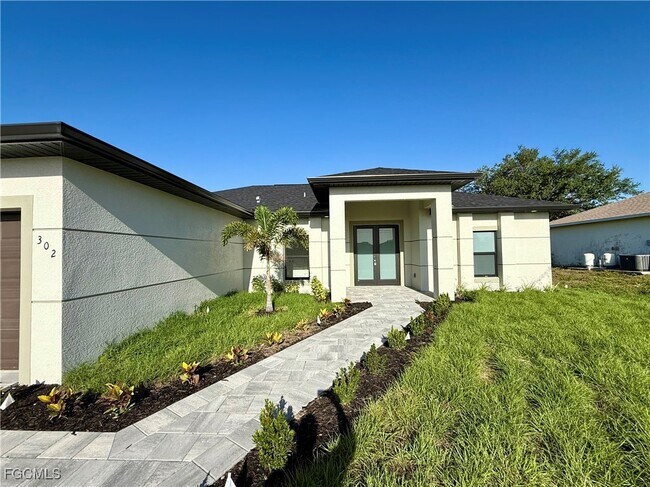 Building Photo - 302 SW 14th Ave