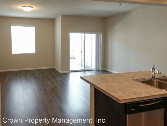 Building Photo - 3 br, 2.5 bath House - 5720 Joynak St S