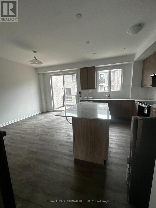 Photo du bâtiment - 1259 Lily Cres