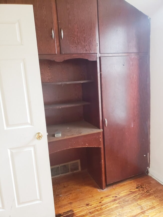 Building Photo - 409 Hendry St