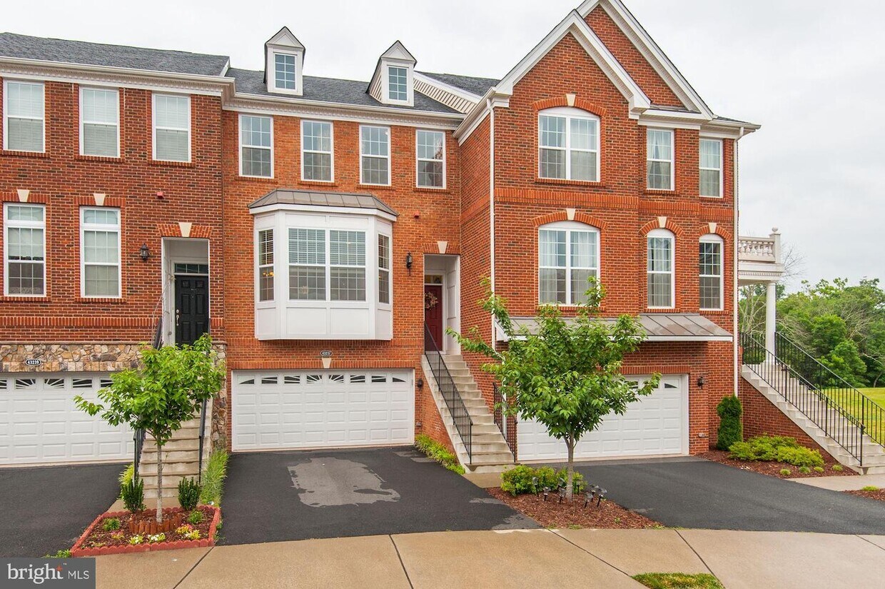 43237 Mitcham Square, Ashburn, VA 20148 Townhome Rentals in Ashburn