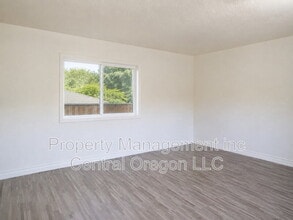 Building Photo - 1711 US-26