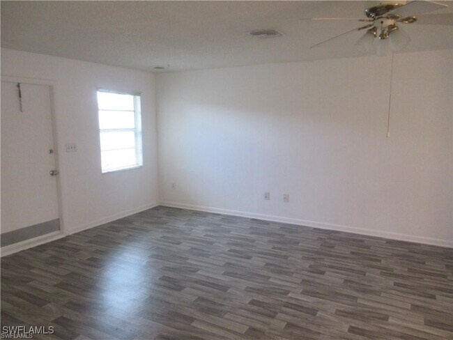 Foto del edificio - 7467 Pebble Beach Rd