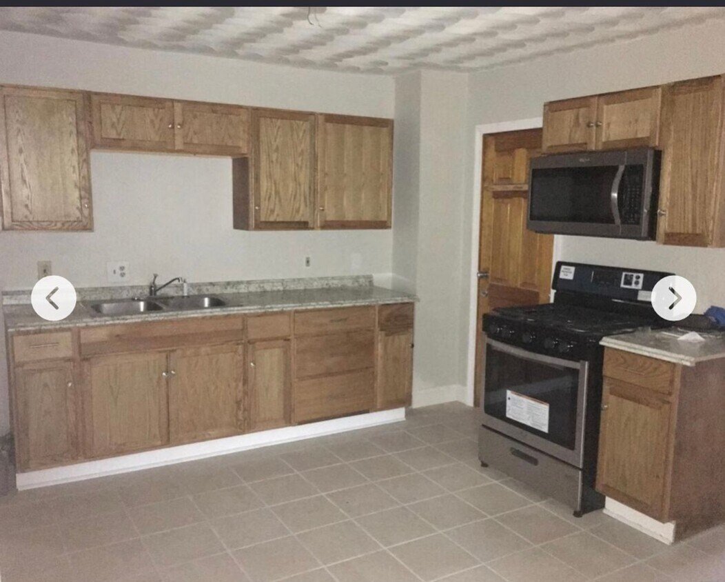 31 Southwick St Unit 33 Left, Chicopee, MA 01020 Room for Rent in