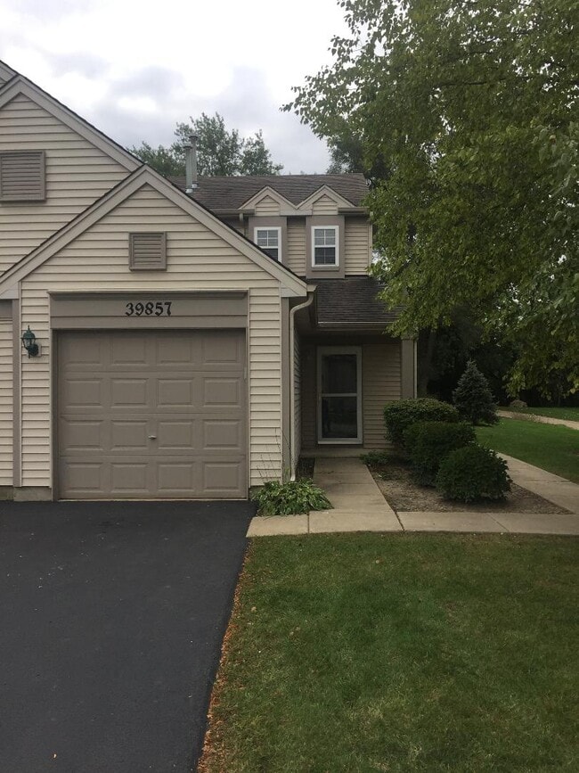Building Photo - 39857 N Long Dr